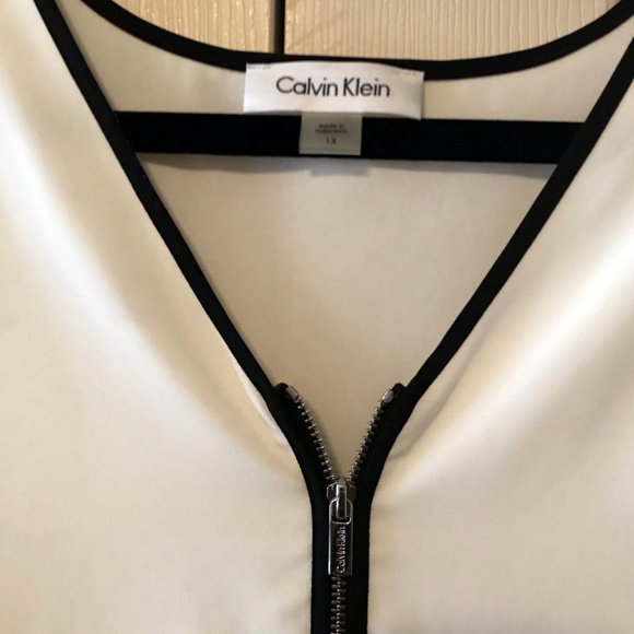 Calvin Klein Plus V-Neck Contrast Trim Zip Blouse - Picture 3 of 8